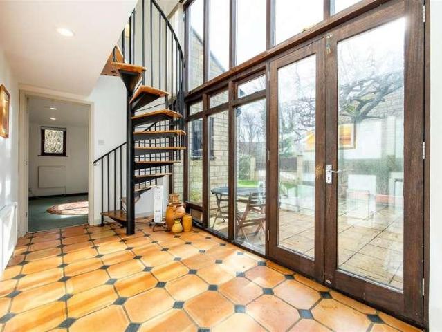 5 bed house for sale