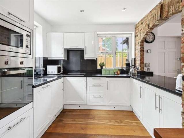 5 bed house for sale