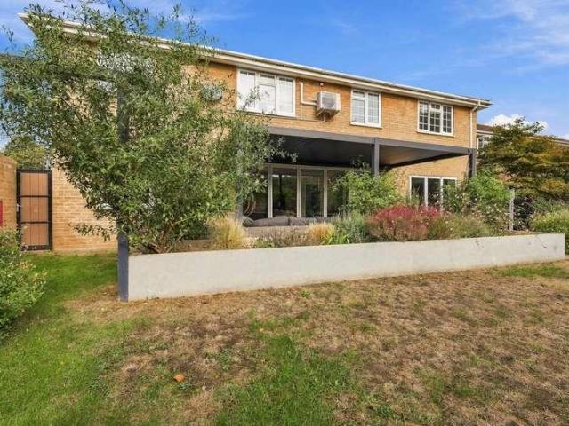 5 bed house for sale
