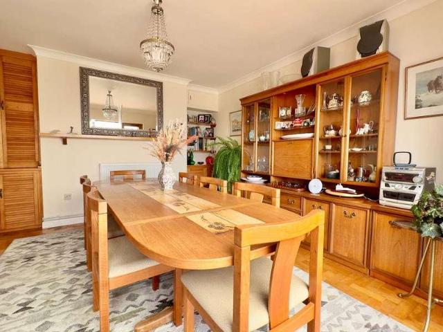 5 bed house for sale