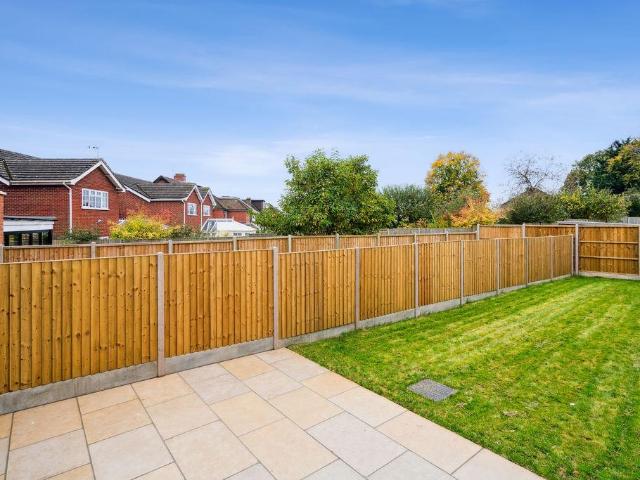 5 bed house for sale