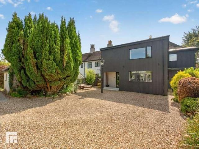 5 bed house for sale