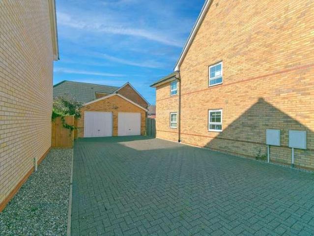 5 bed house for sale
