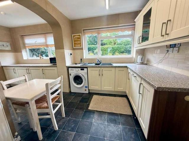 5 bed house for sale