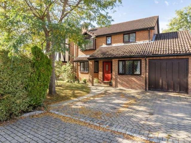 5 bed house for sale