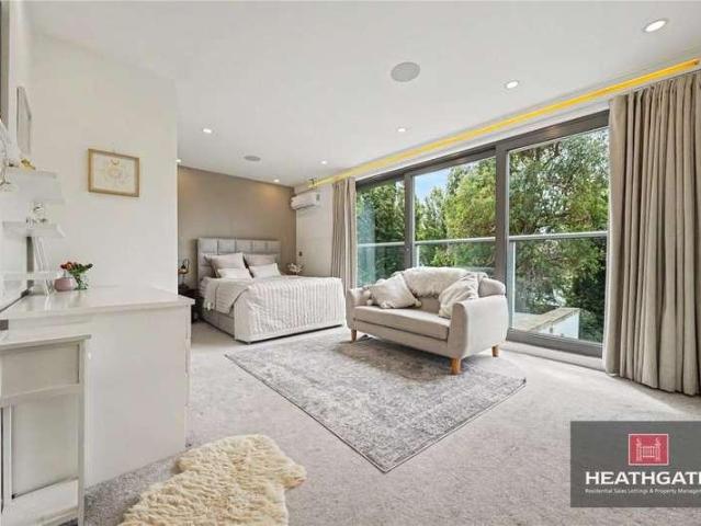 5 bed house for sale