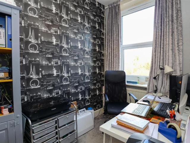 5 bed house for sale