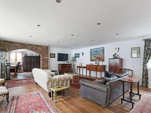 5 bed house for sale