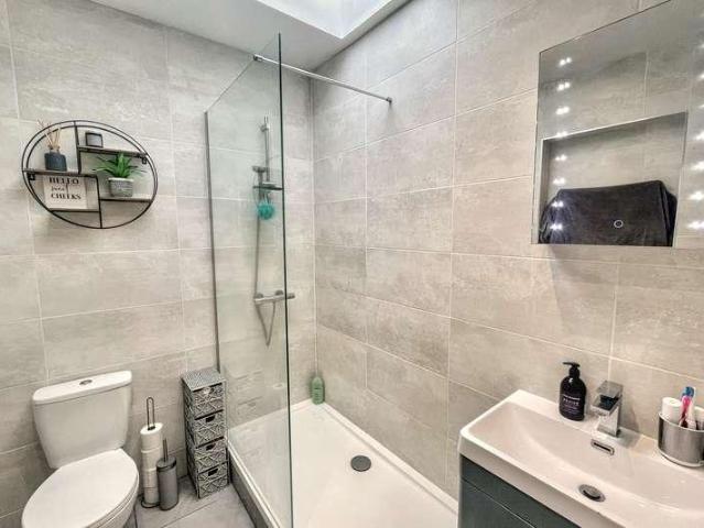 5 bed house for sale