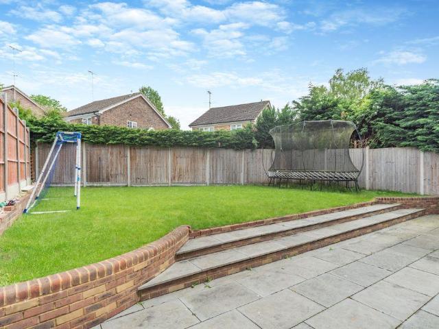 5 bed house for sale