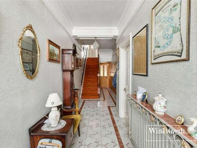 5 bed house for sale