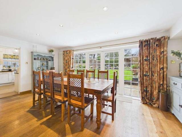 5 bed house for sale