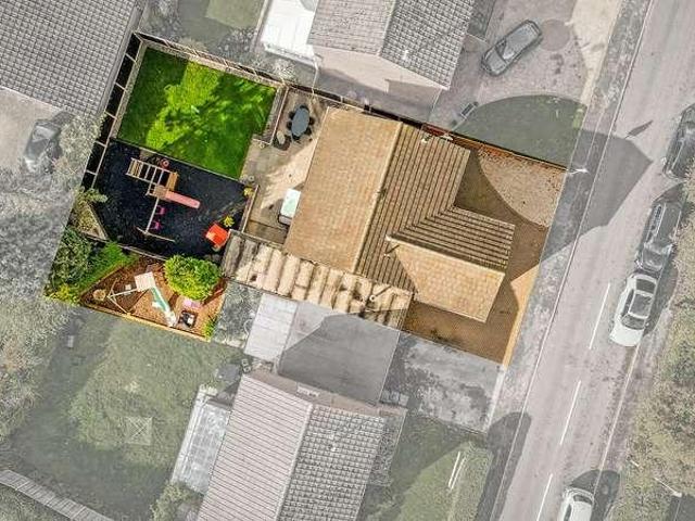 5 bed house for sale