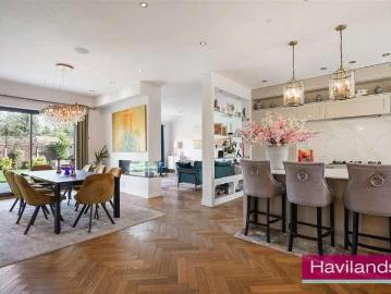 5 bed house for sale