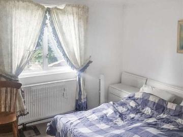 5 bed house for sale
