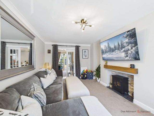 5 bed house for sale