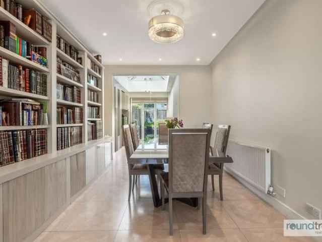 5 bed house for sale