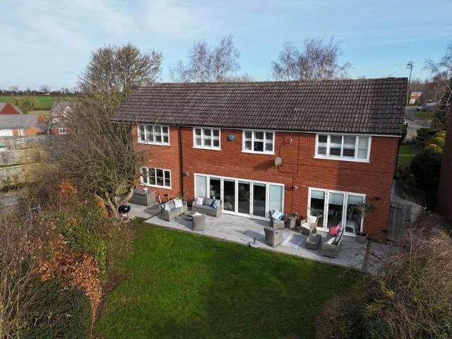 5 bed house for sale
