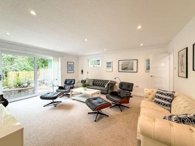 5 bed house for sale