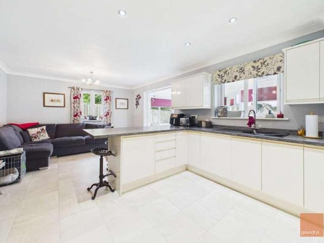 5 bed house for sale