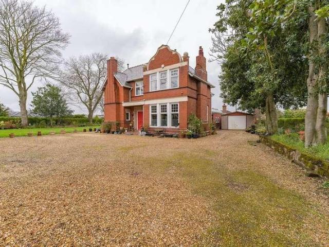 5 bed house for sale