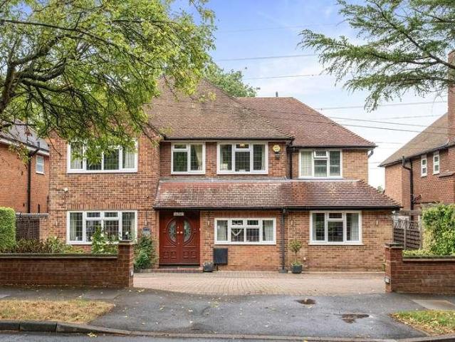 5 bed house for sale