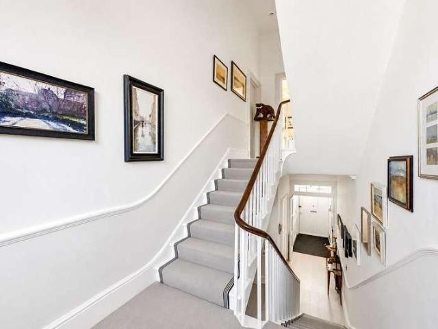 5 bed house for sale