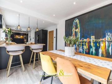 5 bed house for sale