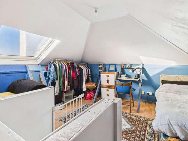 5 bed house for sale
