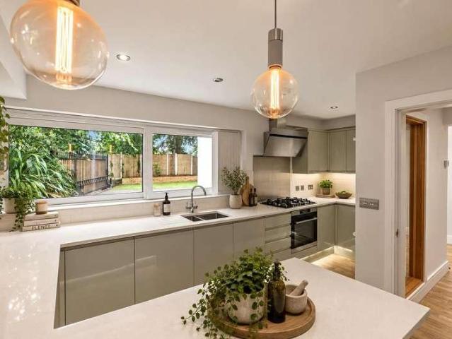 5 bed house for sale
