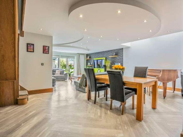 5 bed house for sale