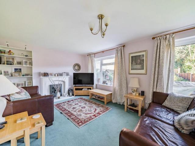 5 bed house for sale