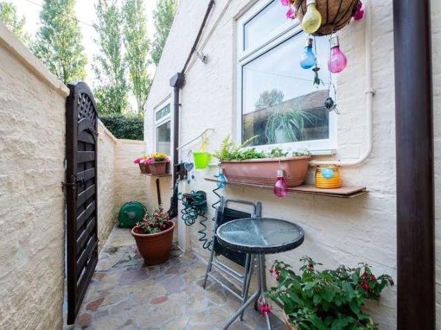 5 bed house for sale