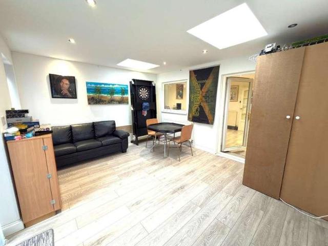 5 bed house for sale