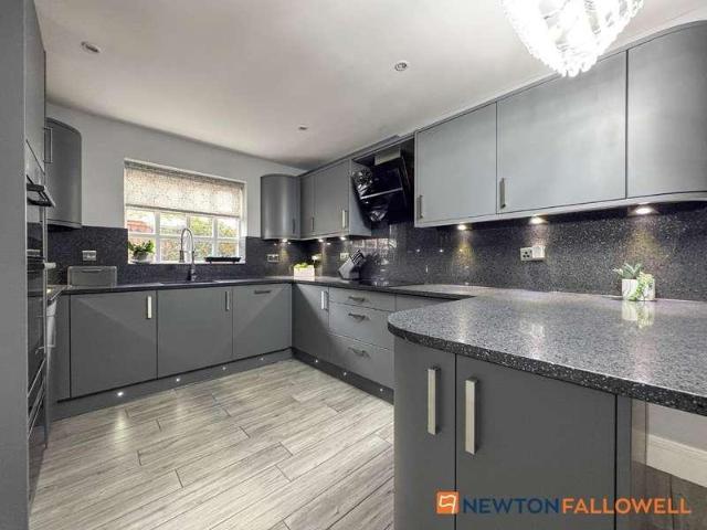 5 bed house for sale