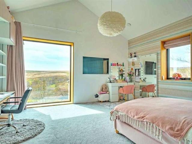 5 bed house for sale