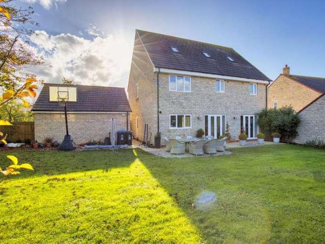 5 bed house for sale