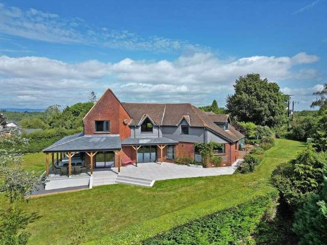 5 bed house for sale