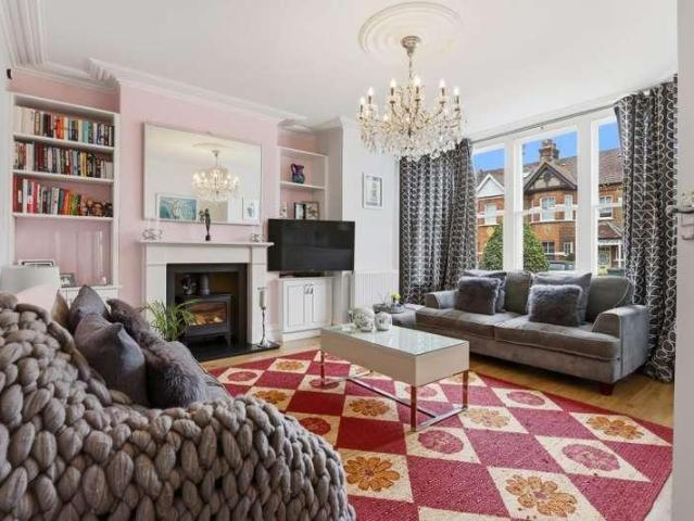 5 bed house for sale