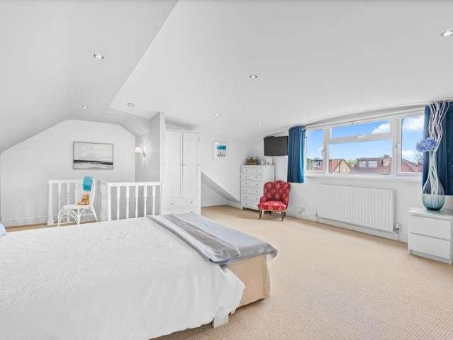 5 bed house for sale