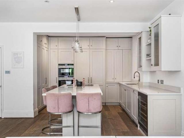 5 bed house for sale