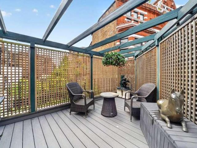5 bed house for sale