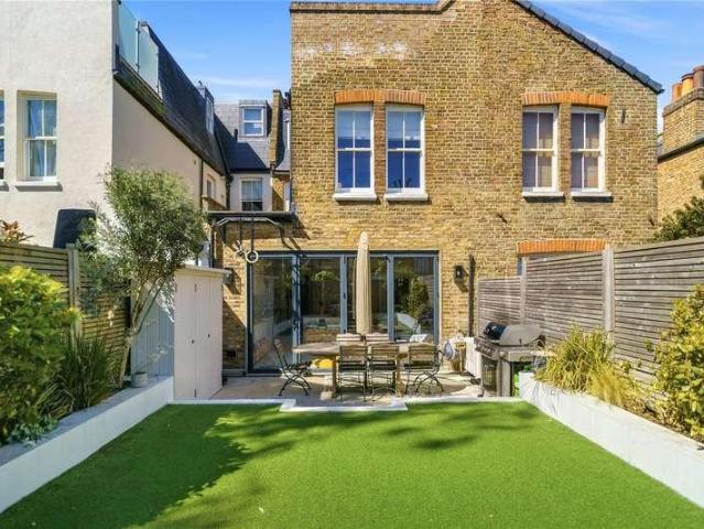 5 bed house for sale