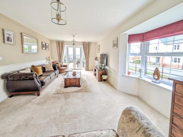 5 bed house for sale