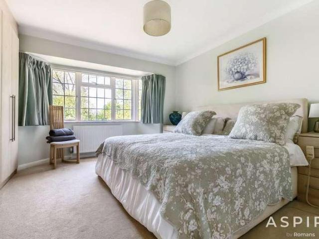 5 bed house for sale