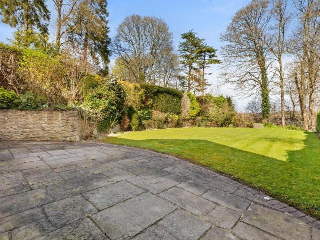 5 bed house for sale
