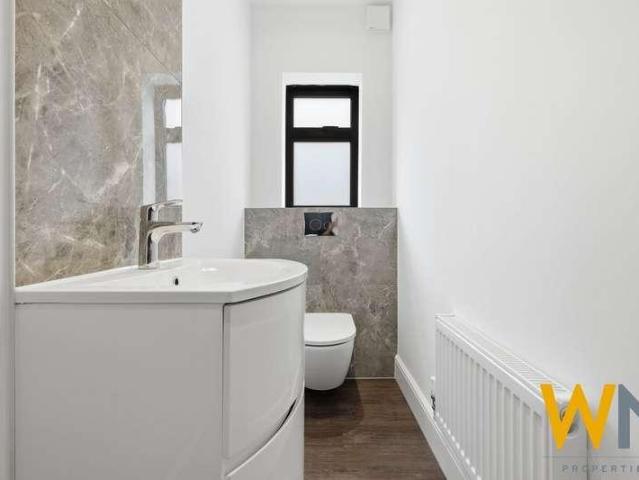 5 bed house for sale