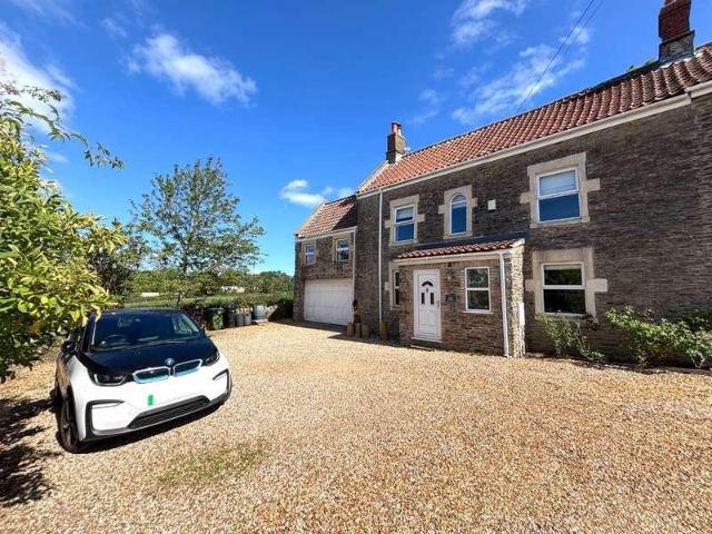 5 bed house for sale