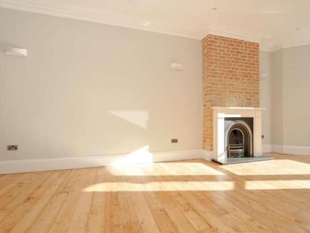 5 bed house for sale