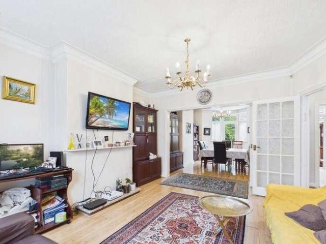 5 bed house for sale